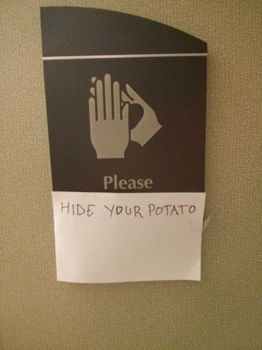 hide-your-potato-sign-funny.jpg