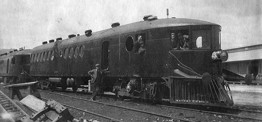 McKeen_railmotor_at_Wodonga.jpg