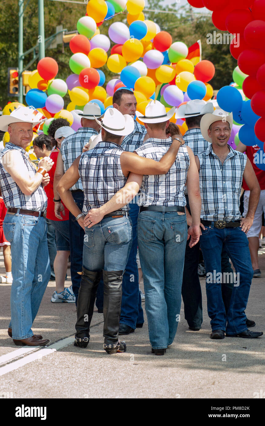 dancing-cowboys-at-the-gay-pride-parade-dallas-texas-PM8D2K.jpg