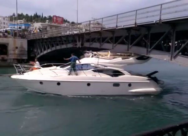 boat_fail_boat_hits_bridge.jpg