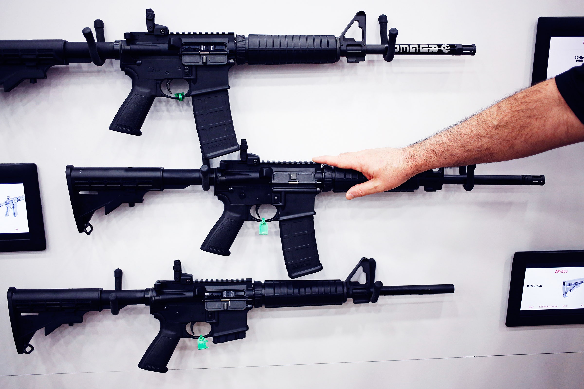 ar-15-assault-rifle-533114876.jpg