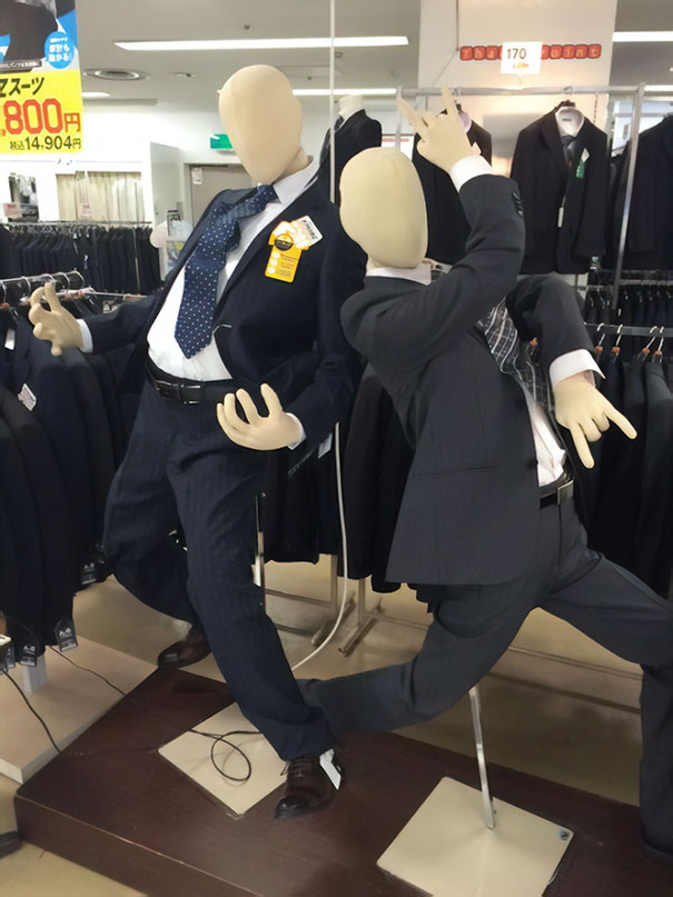 funny-mannequins-27-5ab3bde783a2e__605.jpg