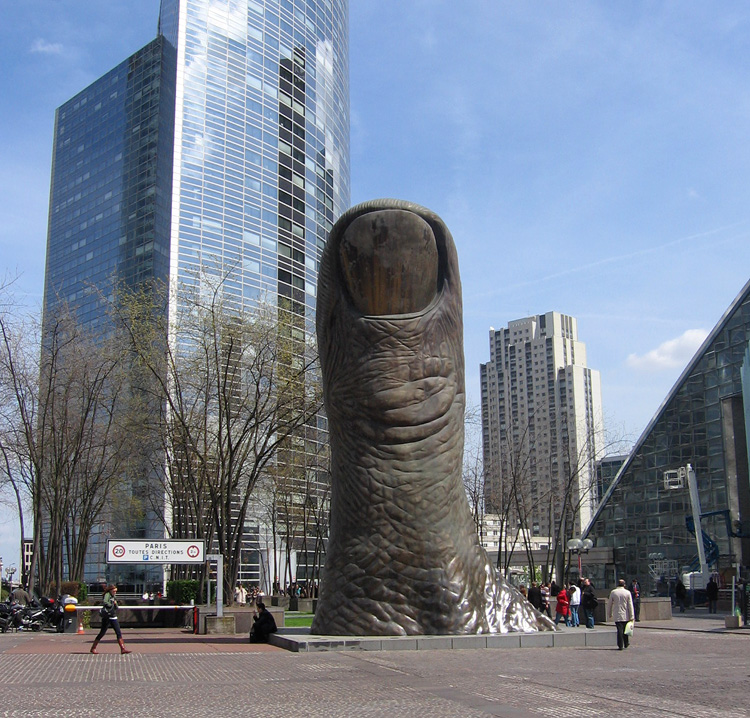 giant-thumb-la-defense-1.jpg