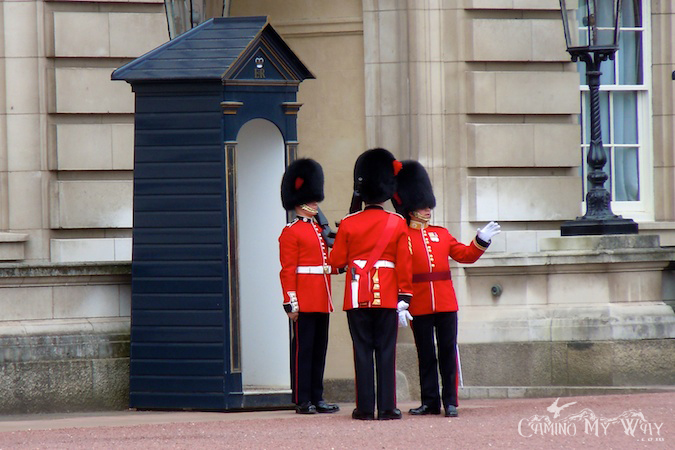 Foot-guards-Buckingham-Palace-London.jpg