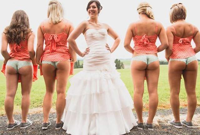 brides-maids-flashing-butts-ass-funny-wedding-photos.jpg