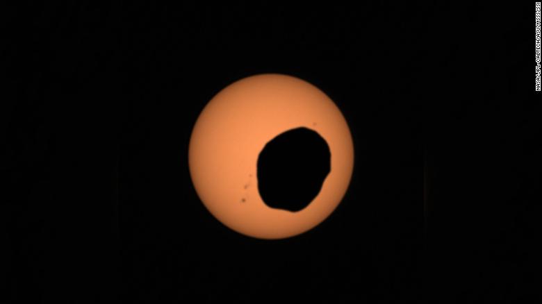 220421114948-perseverance-rover-martian-eclipse-exlarge-169.jpg